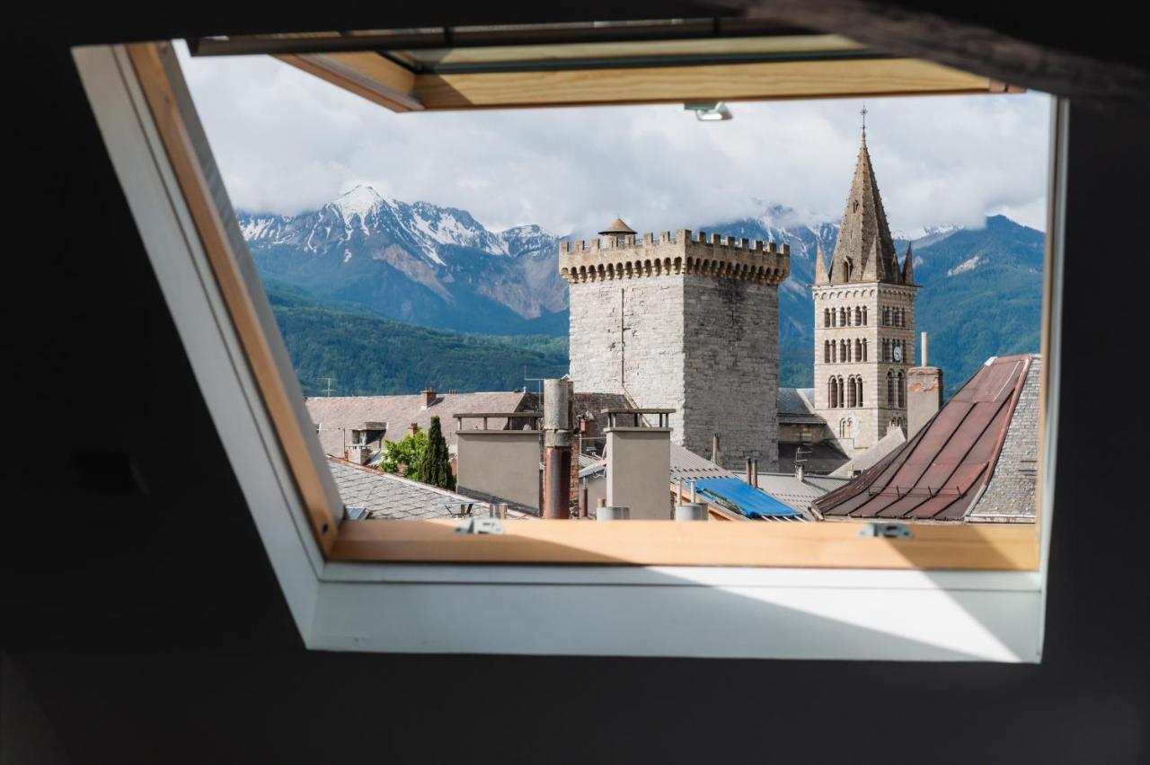 Logis - Hotel De La Mairie Embrun Exterior photo