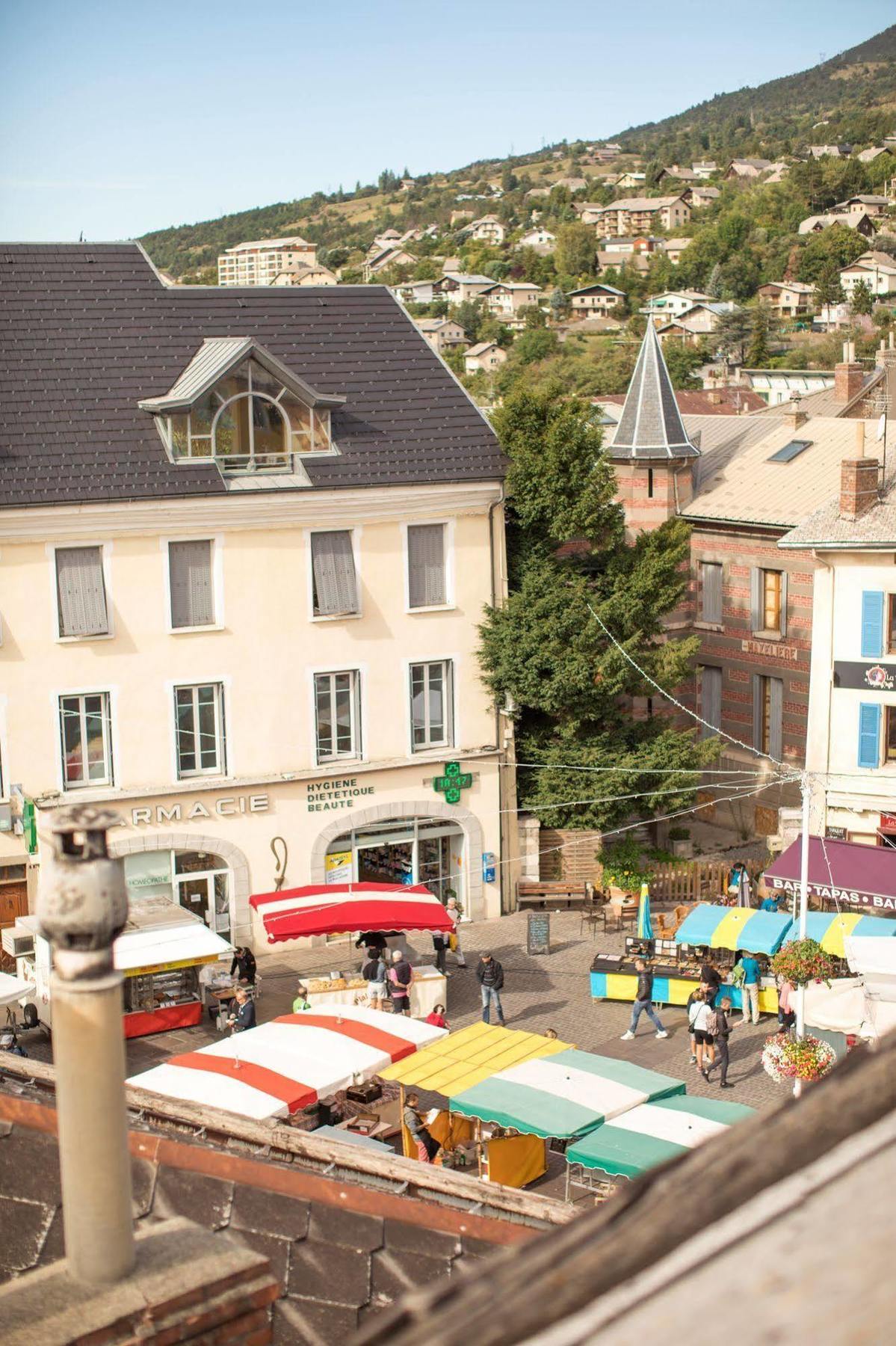 Logis - Hotel De La Mairie Embrun Exterior photo